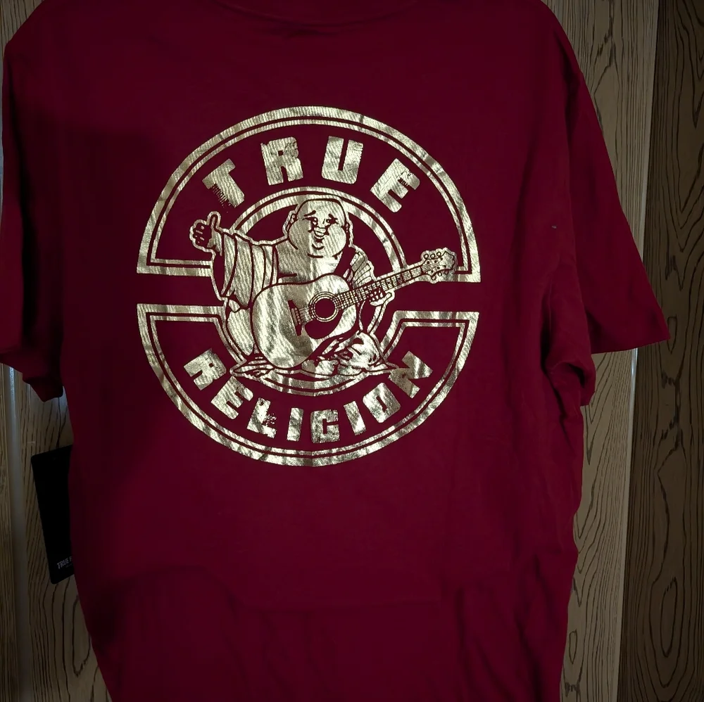 New With Tags Unisex True Religion Red T-Shirt Size Large